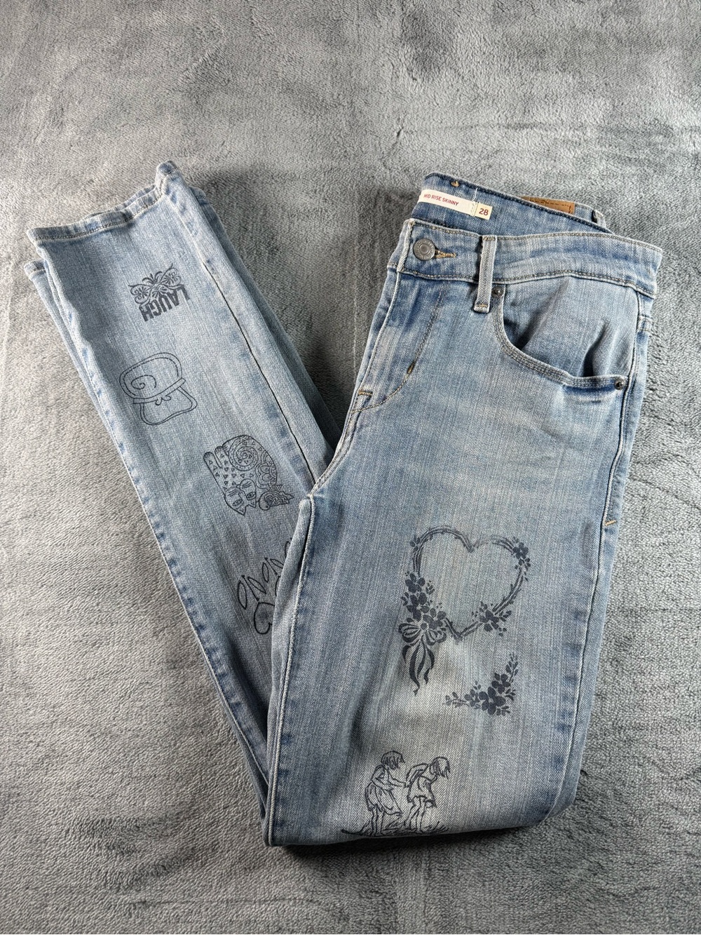 Levi's Mid Rise Skinny Light Wash Graphic Print Jeans Women’s 28